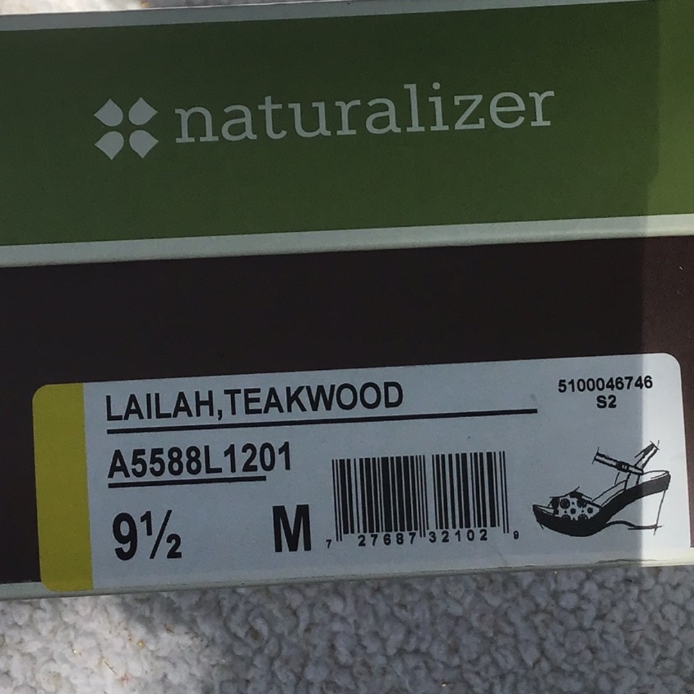 “Naturalizer” Sandals w/small wedge “EC” - Picture 4 of 4